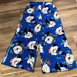 GILI Jetsetter side slit pants blue floral Small